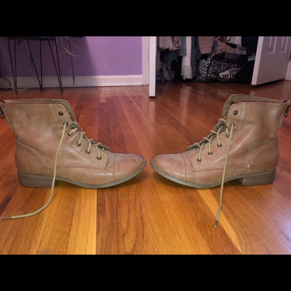 Boots - Picture 2 of 5